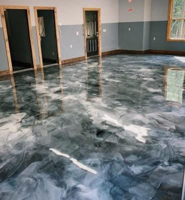 Residential epoxy flooring in Melbourne –glossy resin rich floors in white and grey color for luxury living rooms.